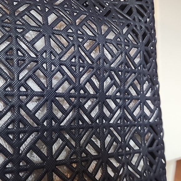 🆕️Tory Burch Lazer Cut Out Bag - Picture 6 of 14